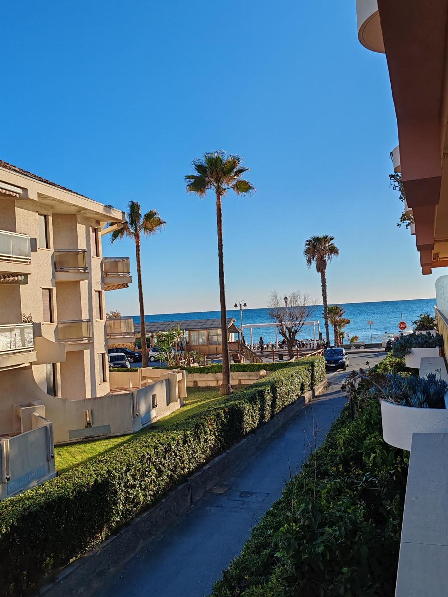 Апартаменты Relax Al Mare Валлекрозия Экстерьер фото