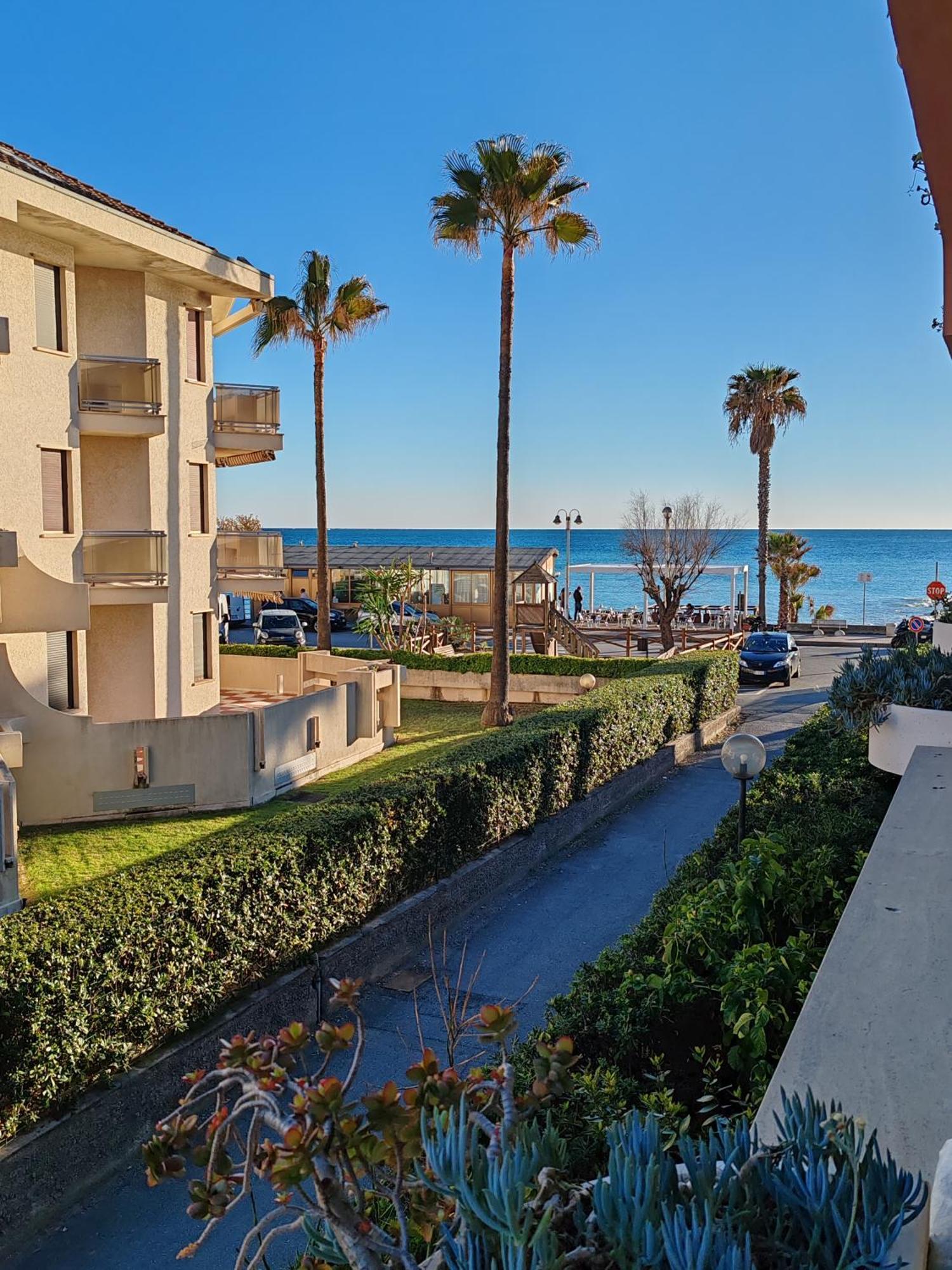 Апартаменты Relax Al Mare Валлекрозия Экстерьер фото